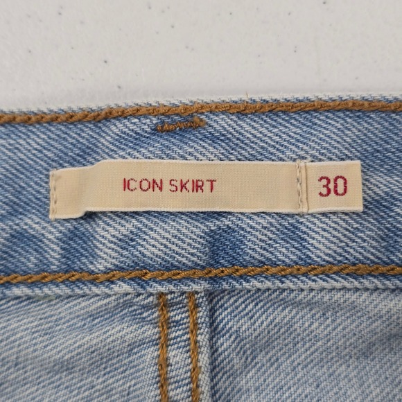 Levi's Premium Icon Skirt Size 30 Light Wash Denim Button Front Mini - Picture 5 of 9